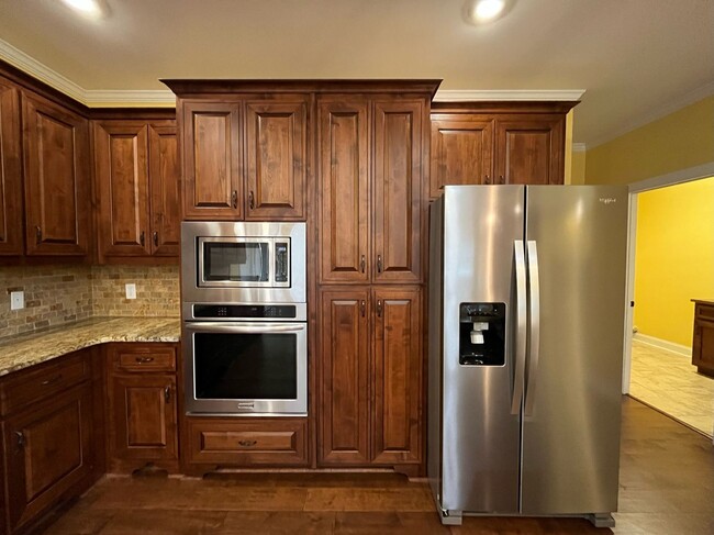 Building Photo - Riegel Pointe