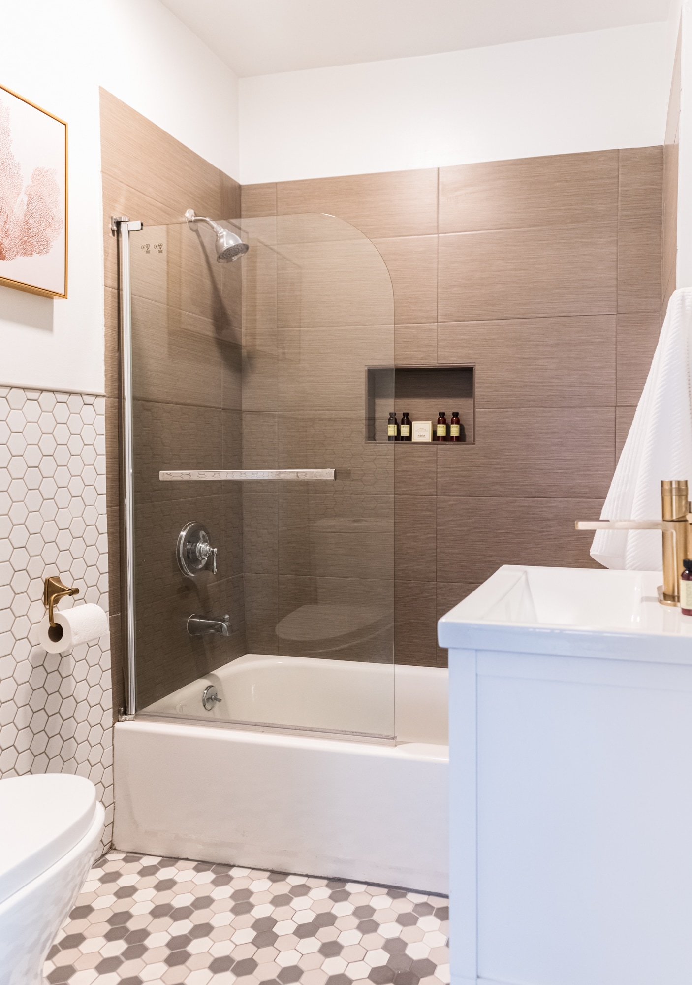 Building Photo - 509 E Buckthorn St