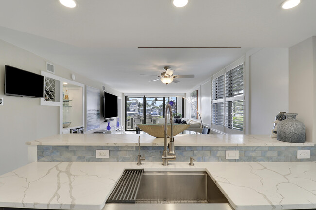 Building Photo - 515 Bay Colony Dr N