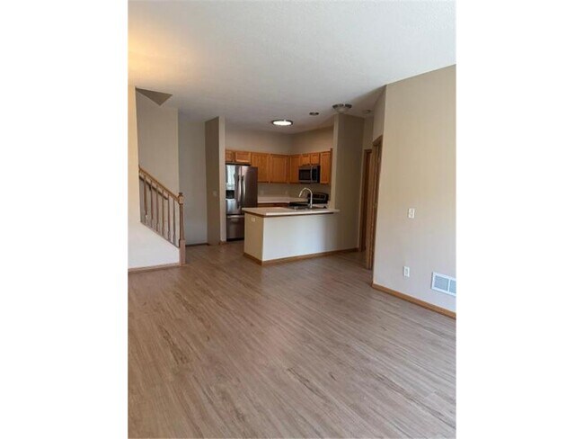 Building Photo - 6886 Meadow Grass Ln S