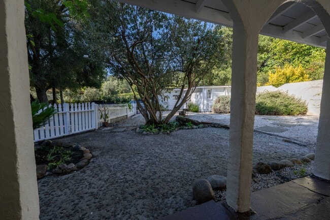 Building Photo - 1411 Bonnell Dr