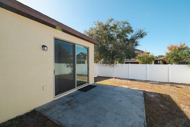 Building Photo - 9004 Mountain Magnolia Dr