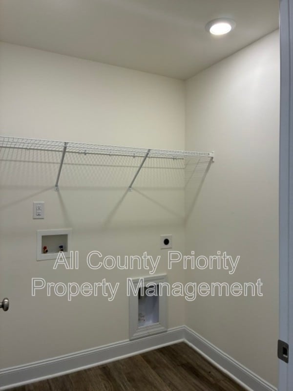 Building Photo - 243 Frd Mdws Dr