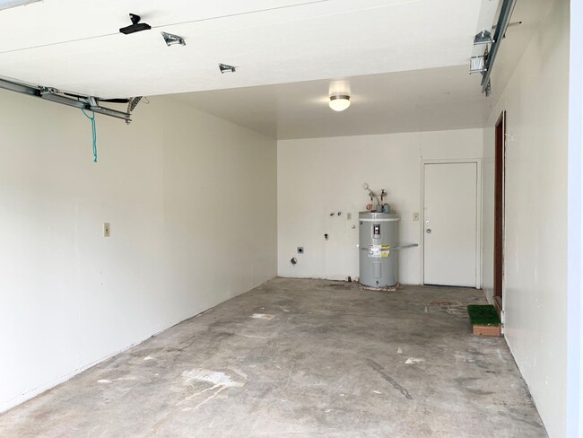 Building Photo - 620 58th Pl SE