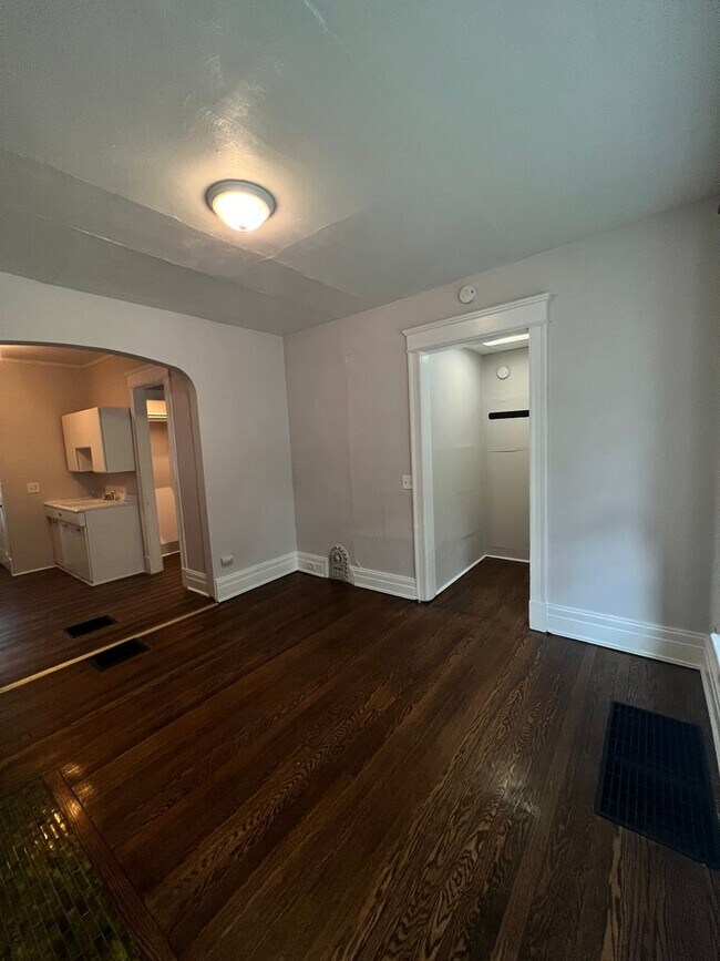 Building Photo - 505 Meigs St