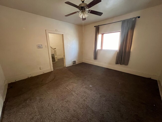 Building Photo - 3 bed 1.5 bath - Located in the heart of Monessen