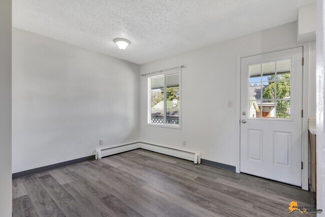 Building Photo - 1121 Latouche St
