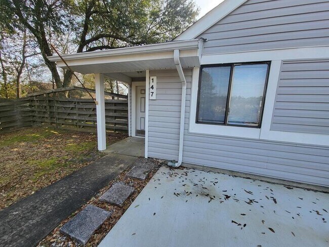 Primary Photo - 147 King Edward Way