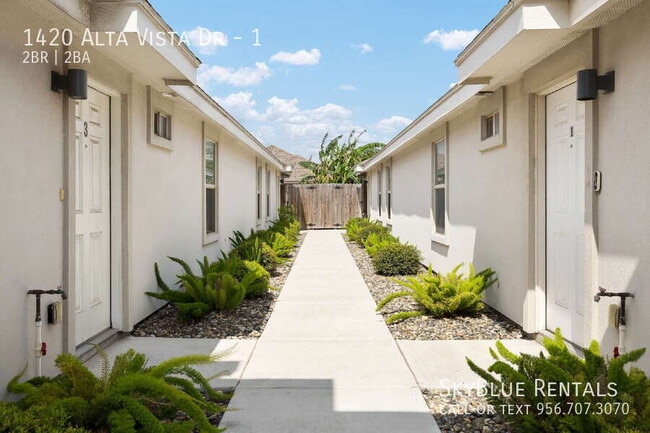Building Photo - 1420 Alta Vista Dr