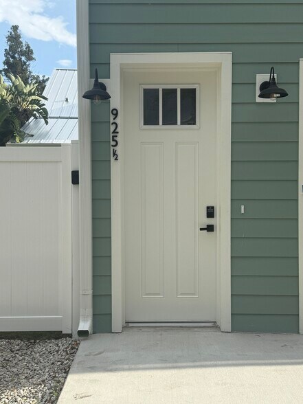 Entrance - 925 24th Ave N