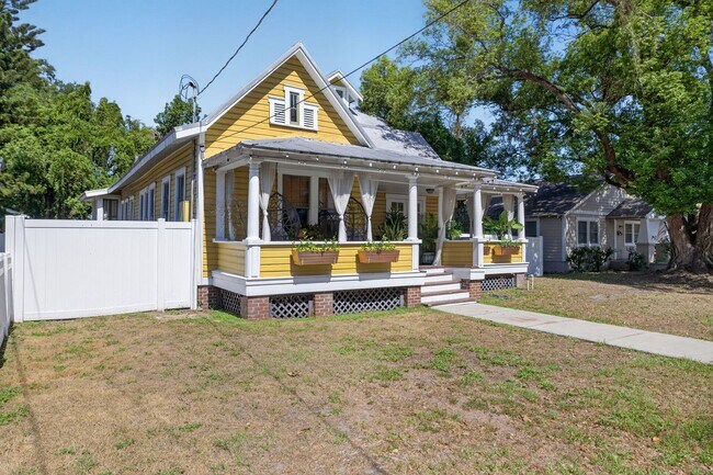 Building Photo - Stunning 4-bedroom home in Tampa! (Bonus room)