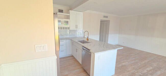 Building Photo - 4201 S Ocean Blvd