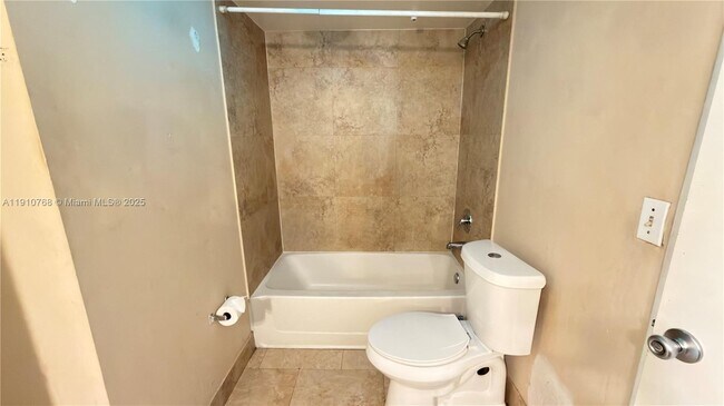 Building Photo - 2803 N Oakland Forest Dr