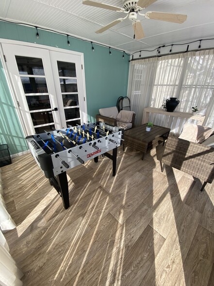 Building Photo - 1570 Chelsea St