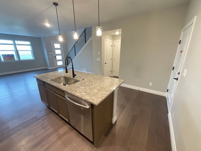 Building Photo - 3 Bedroom Townhome Available Near Voyager ...