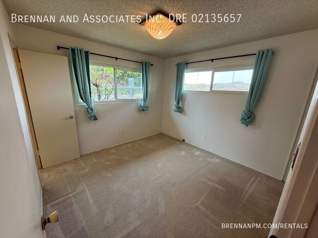 Building Photo - 3 bed 2 bath, Fletcher Hills, View, All Ap...