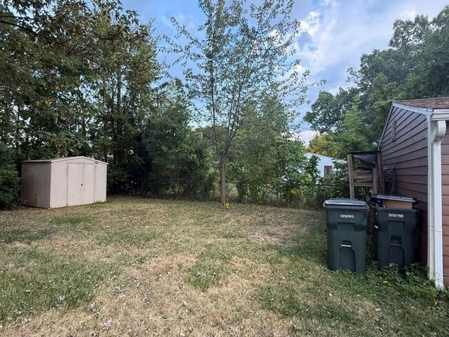 Building Photo - Charming 3 bedroom bungalow freshly updated