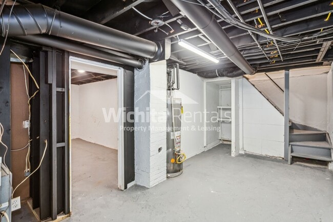 Building Photo - 648 N Glendale St