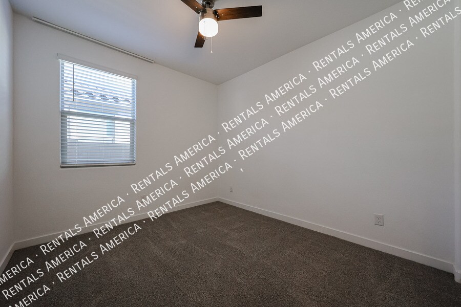 Building Photo - 2256 E Ridgewood Ln