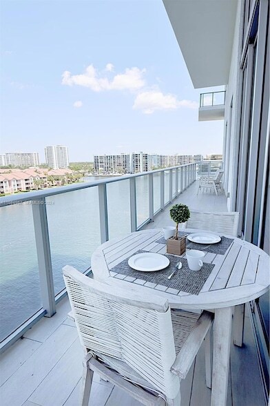Building Photo - 4010 S Ocean Dr