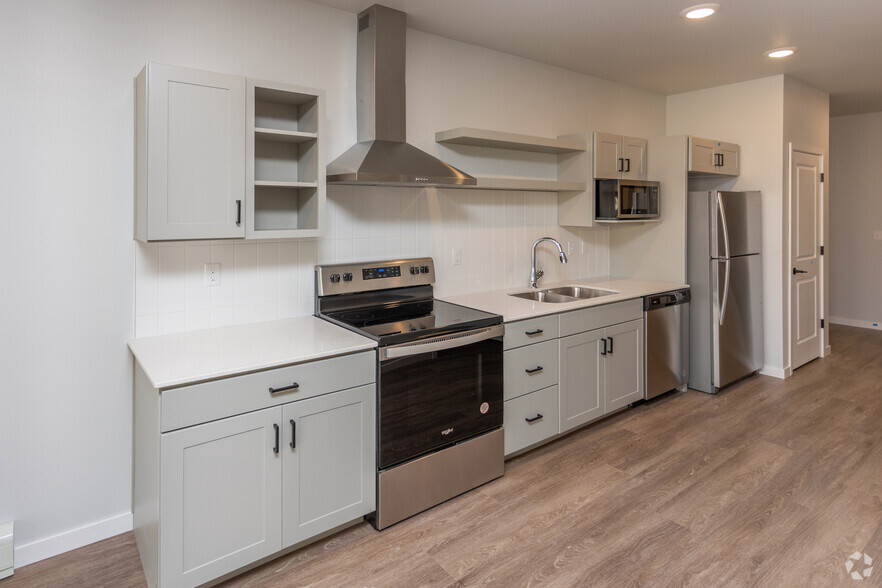 1BR, 1BA, Gunnar - 765SF - Kitchen - MAKT
