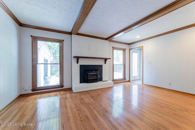 Building Photo - 2901 Creekside Dr
