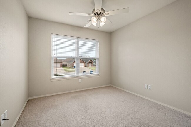 Building Photo - Great 3 Beds + 2 Baths Home with Solar Panels! Large Covered Patio!