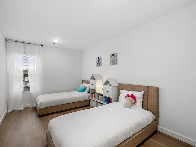 Building Photo - 126 Parris Bridge Rd