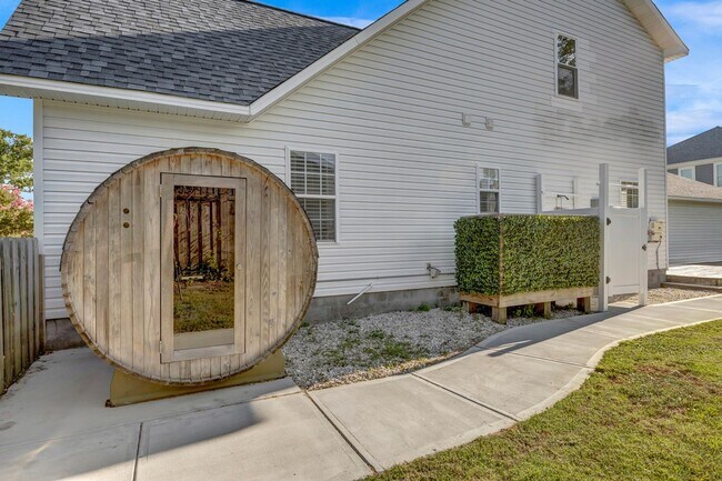 Building Photo - 101 N 6th St