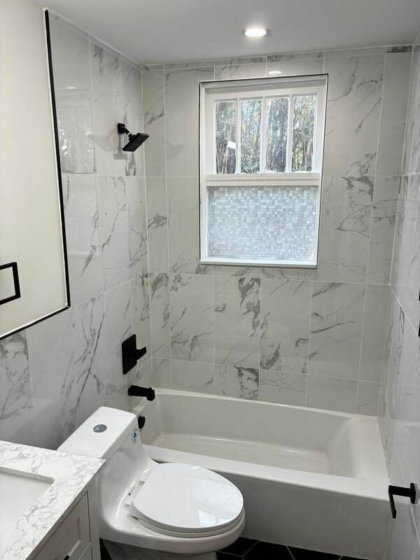 Building Photo - 2742 Riverside Ave