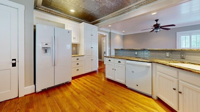 Building Photo - The Heart of Downtown