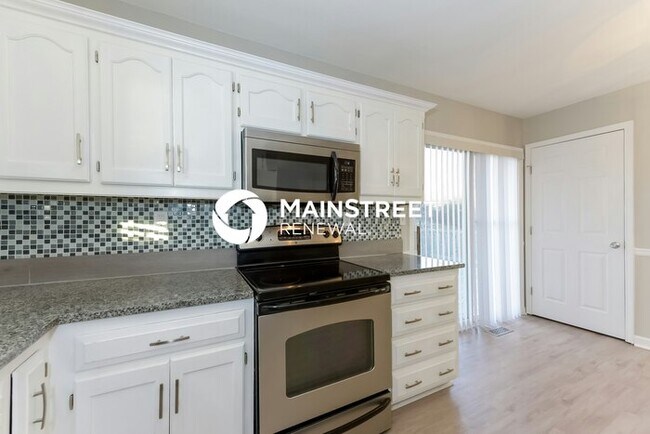 Building Photo - 3 Bedroom Pet-Friendly Home in Independence, MO with Main Street Renewal