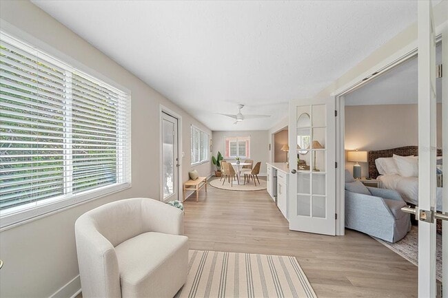 Building Photo - 914 Spanish Dr S