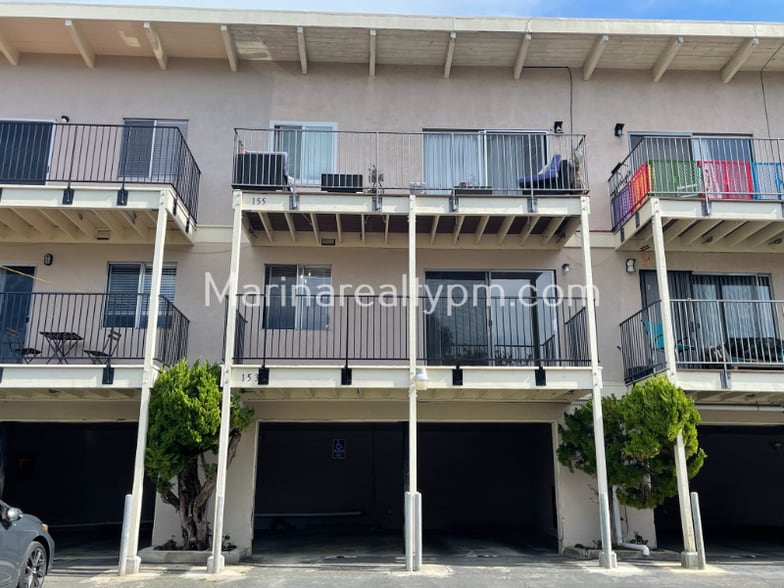 Primary Photo - 129-191 Hilborn St