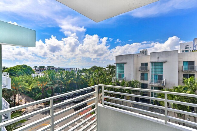 Building Photo - 801 S Miami Ave