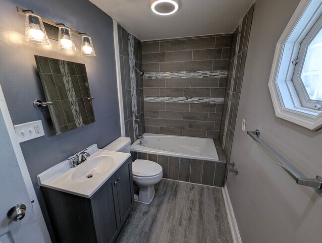 Building Photo - 9517 West Ave., St. Louis, MO 63137