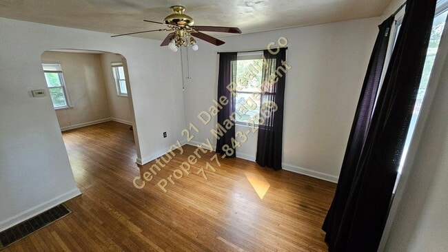 Building Photo - 3BR Cape Cod in York Suburban Schools