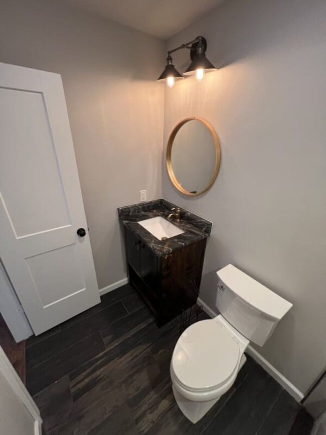 Building Photo - Beautifully Updated 3 Bedroom / 2 Bathroom Home – Available Now!