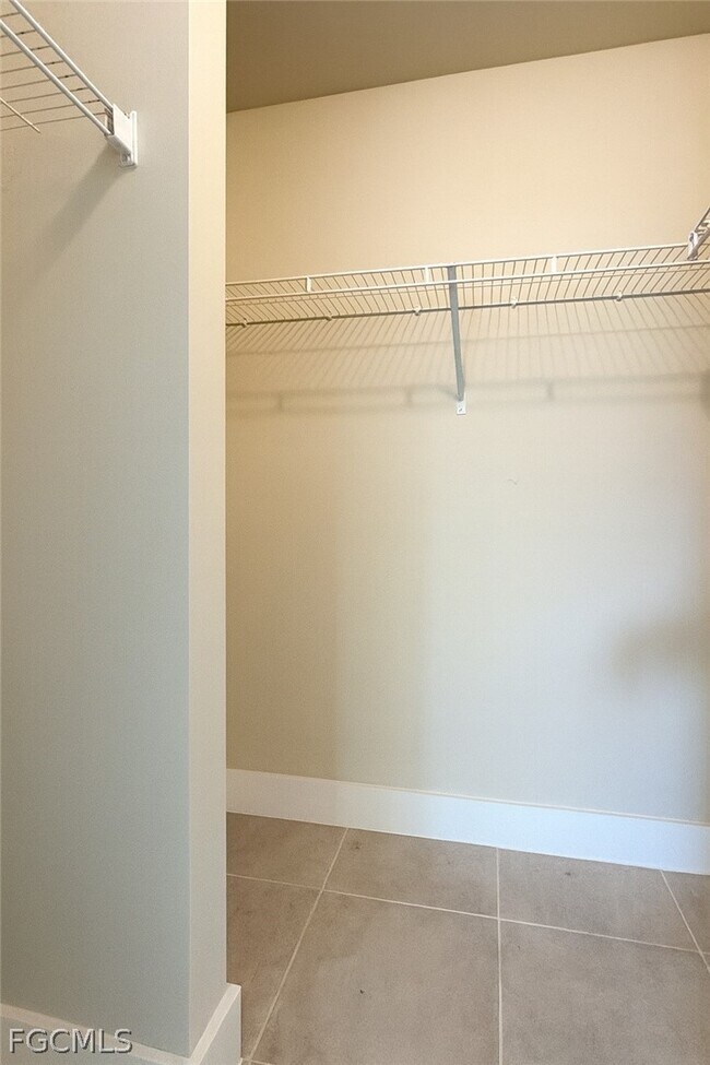 Building Photo - 1631 SW 1st Ave