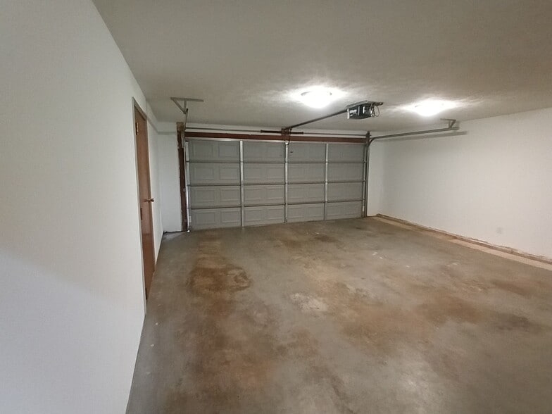 Building Photo - 12 Bailey Ln