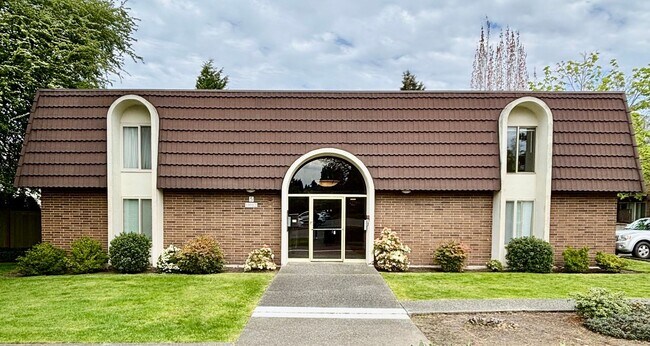 Building Photo - 1 Bed / 1 Bath Houghton condo in Kirkland $1,795/month