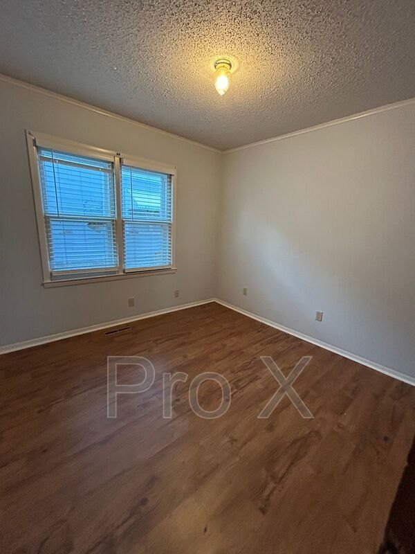 Building Photo - 510 W 2nd St