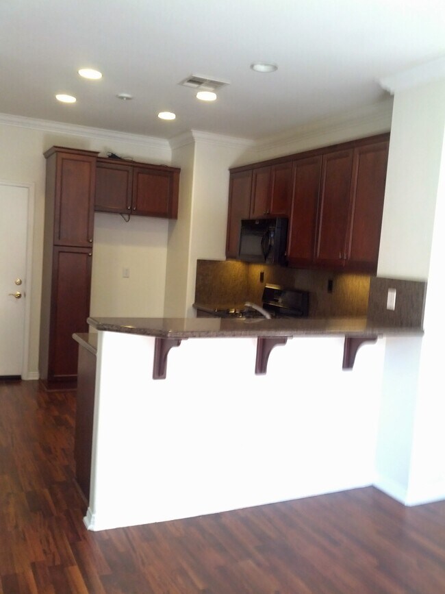 Building Photo - 22956 Serra Dr