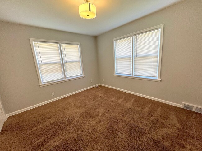 Building Photo - Updated 3 Bedroom Ranch with New Carpet, Fresh Paint, Fenced Yard & Basement!
