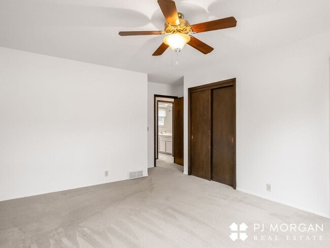 Building Photo - 3 Bed 3 Bath Duplex - Available now