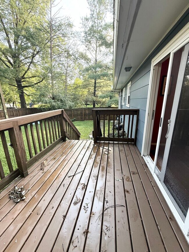 Building Photo - AVAILABLE NOW AUGUST 2025.  MONTHLY RENT I...