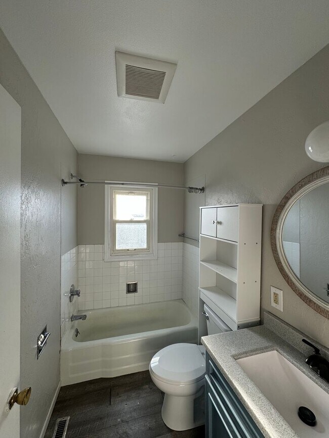 Building Photo - 3 bd 1ba charming home in Hudson IA for rent