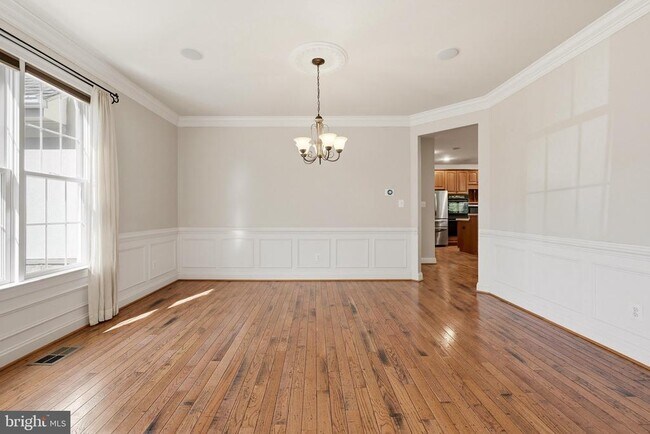 Building Photo - 43725 Red House Dr