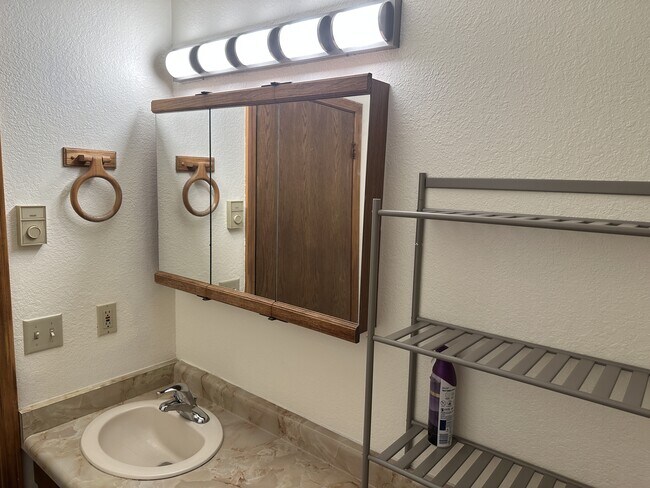 Building Photo - 202 Fern Ln