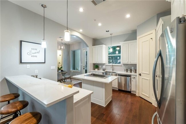 Building Photo - 1529 Barton Springs Rd